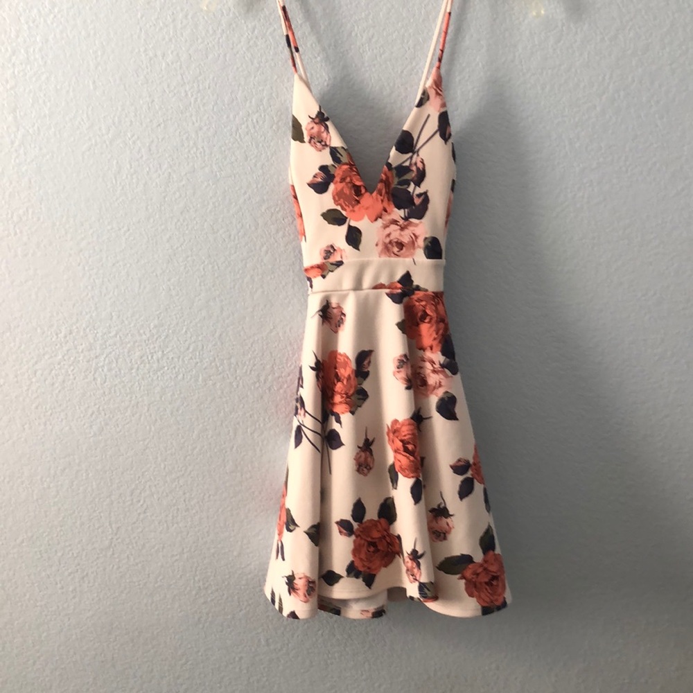 Sun dress, crosses in the back